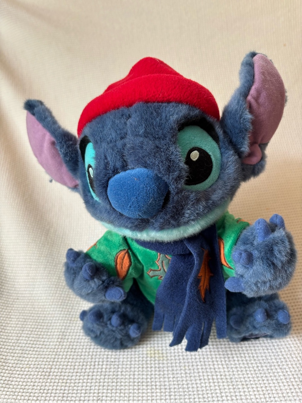 Disney Store Exclusive 12" Autumn STITCH Plush, Scarf Leaves Red Hat Rare.